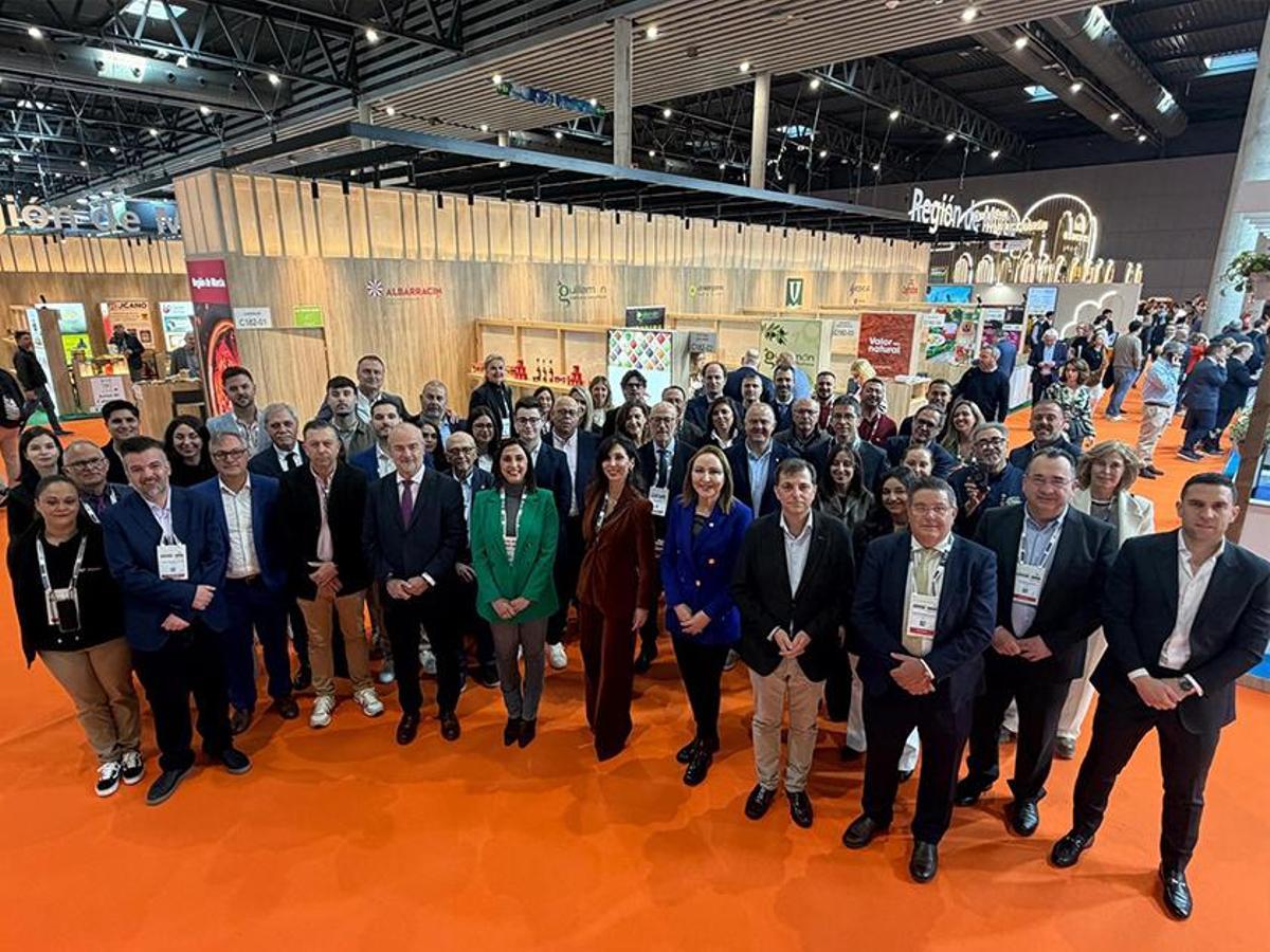 La consejera Sara Rubira visitó ayer el stand de Agrupal en la feria Alimentaria de Barcelona.