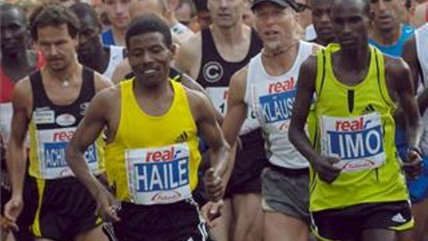 Haile Gebrselasie pulveriza el récord mundial de maratón