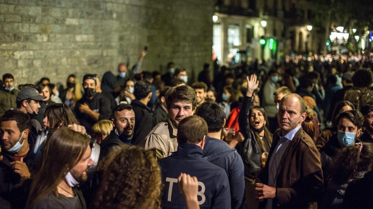 Desallotgen més de 7.000 persones en «botellons» durant la nit de divendres a Barcelona