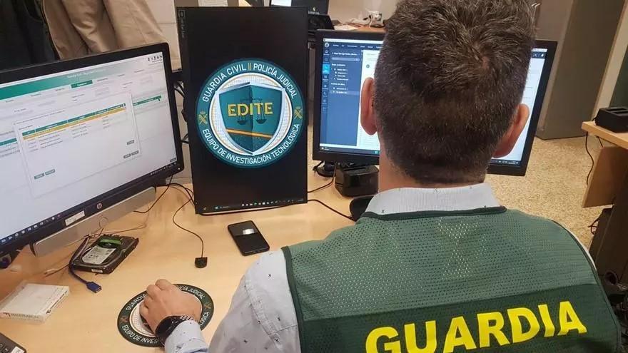 Ein Mitarbeiter der Sondereinheit für Cyberverbrechen der Guardia Civil.