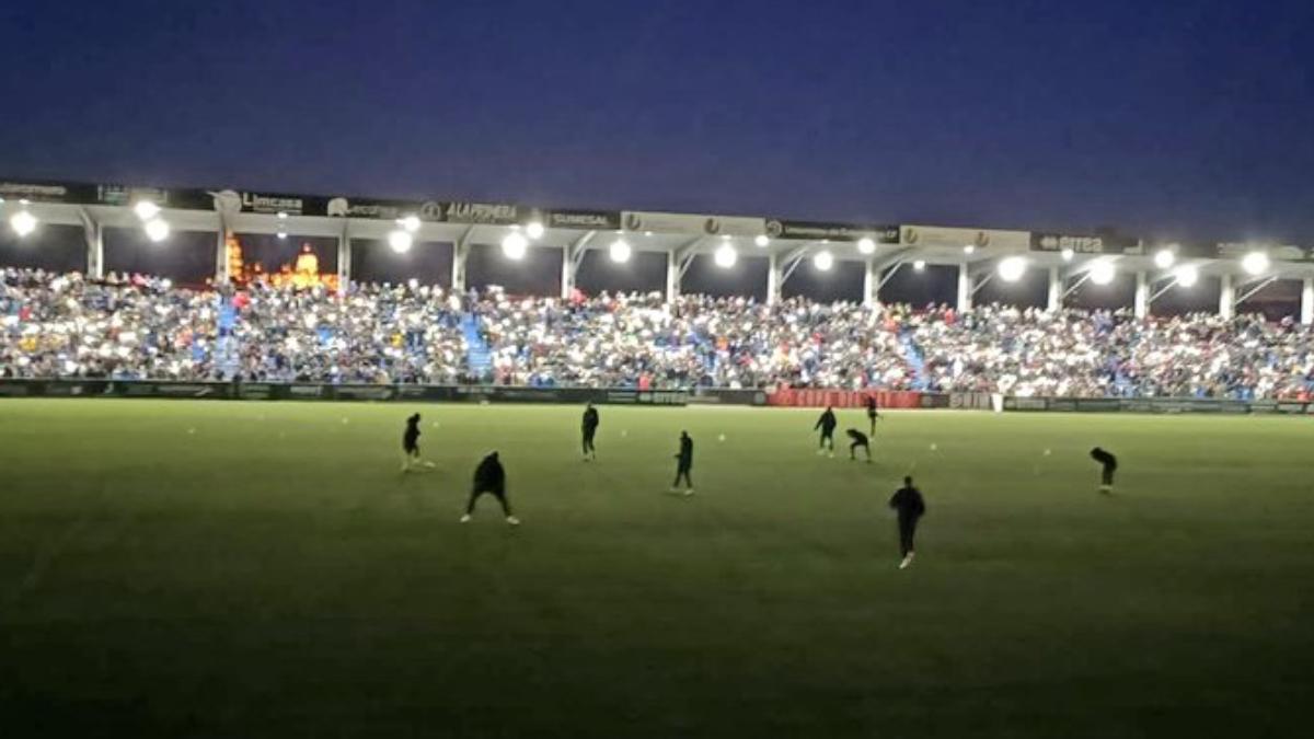 Apagón en el estadio Reina Sofía de Salamanca que obliga a suspender el partido entre Unionistas y Villarreal