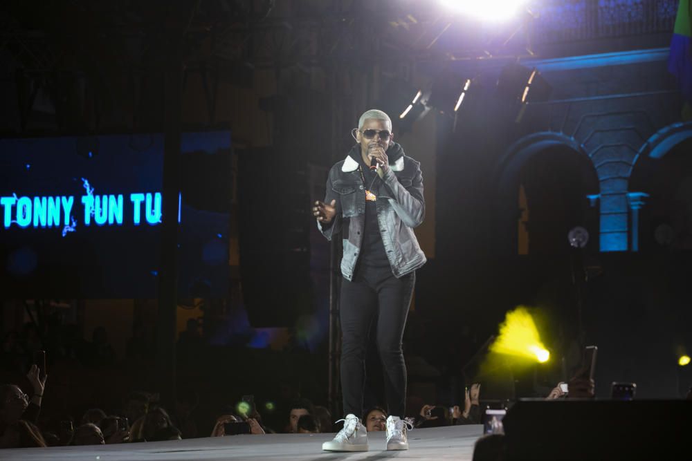 15.02.19. Las Palmas de Gran Canaria. Carnaval 2019. Pregón Carnaval 2019 concierto de Tonny Tun Tun Plaza de Santa Ana. Foto Quique Curbelo  | 15/02/2019 | Fotógrafo: Quique Curbelo