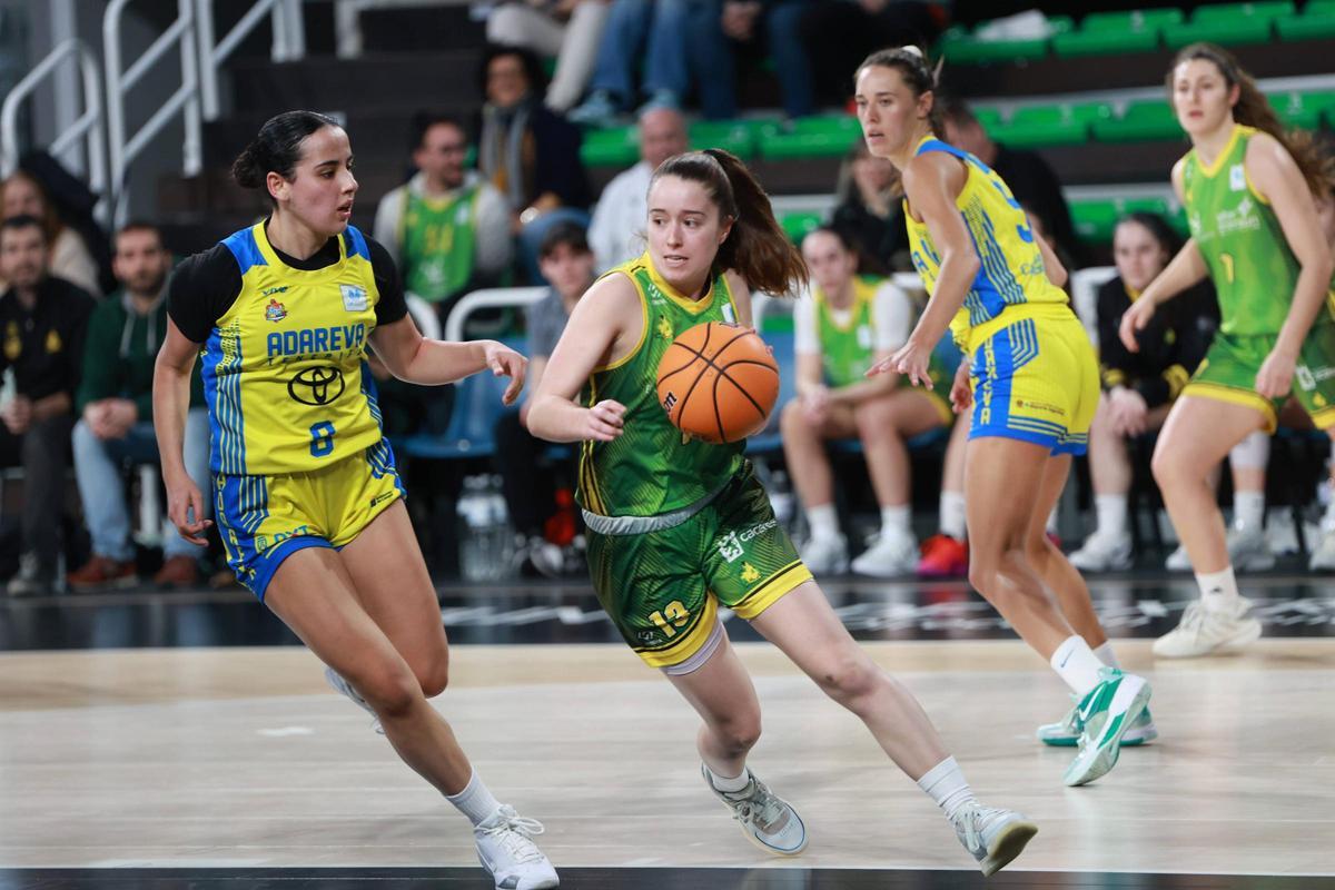 La base Clara Prieto, en un partido ante el Adereva en el Multiusos.