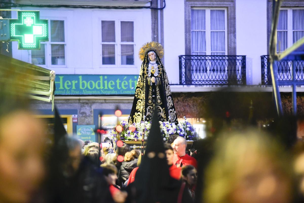 El arzobispo de Santiago presidió este viernes la procesión de la Virgen de los Dolores en A Coruña. El arzobispo de Santiago presidió este viernes la procesión de la Virgen de los Dolores en A Coruña.