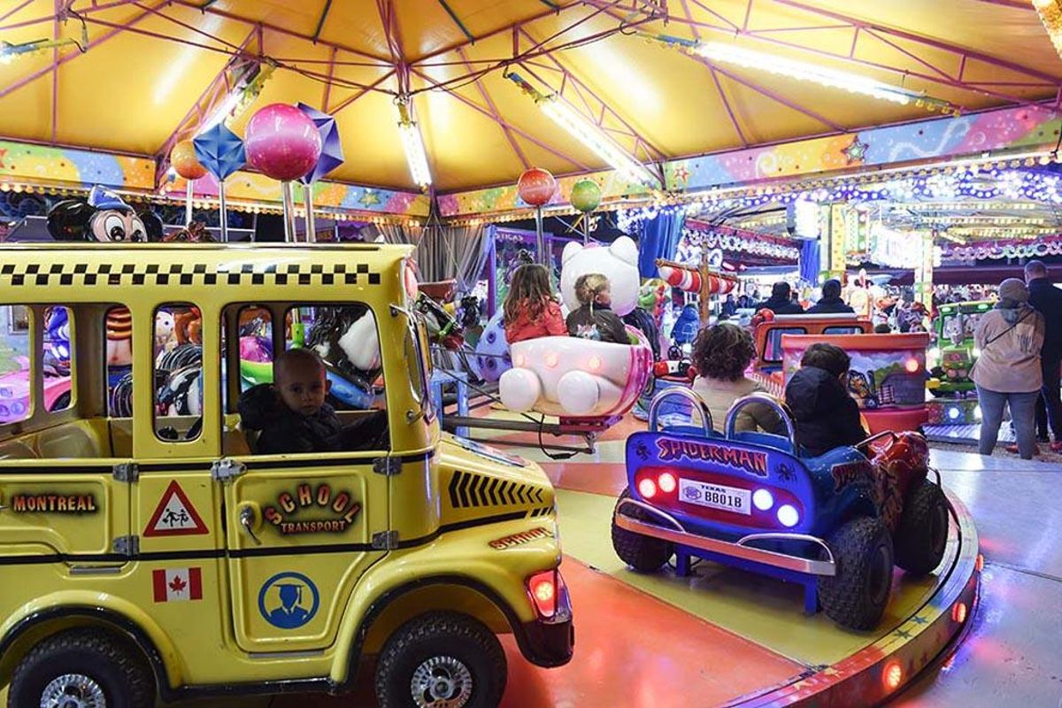 Los niños más pequeños lo pasan en grande en la feria de Ibiza.