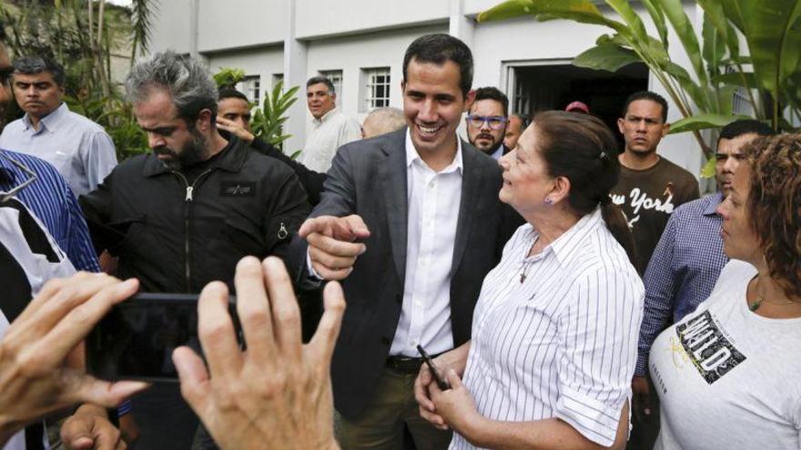 Guaidó promueve paros en la administración pública para presionar a Maduro