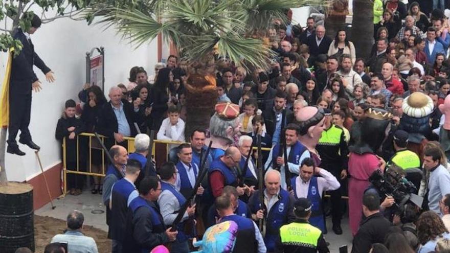 L&#039;alcalde de Coripe defensa que la crema simulada de Puigdemont no va «contra el poble català»