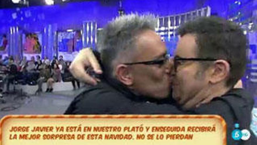 El beso de Kiko y Jorge Javier.