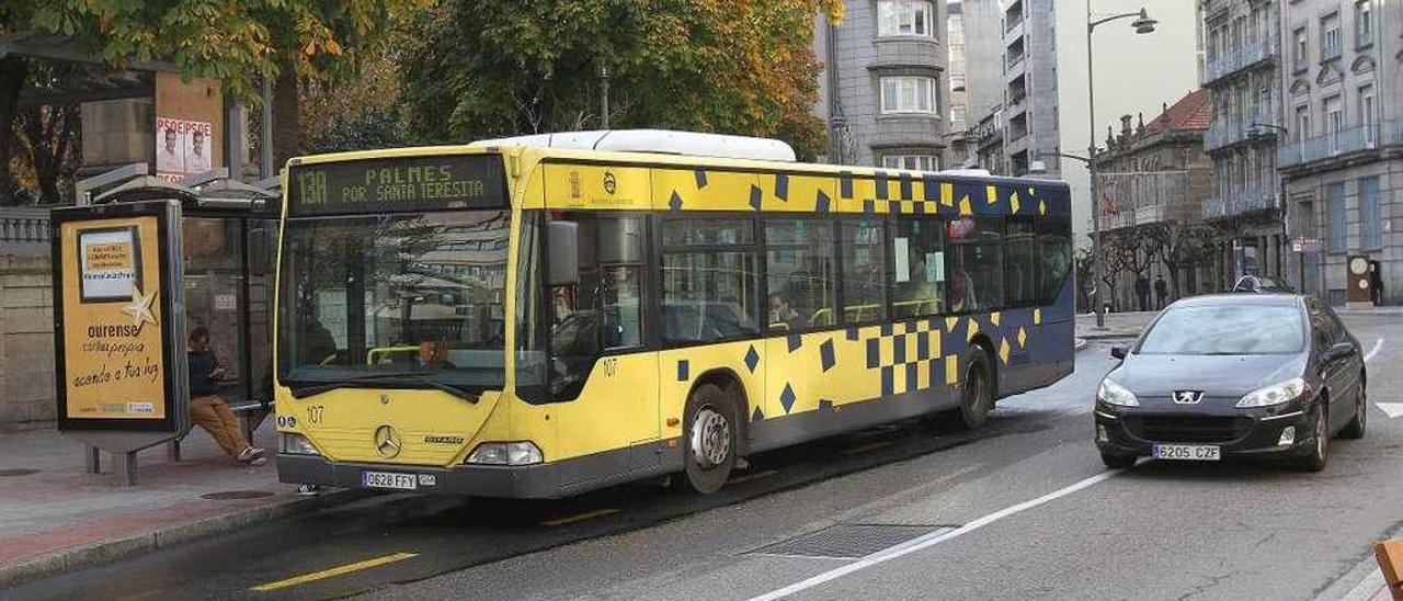 Uno de los autobuses que en la actualidad prestan servicio en la ciudad. // Iñaki Osorio