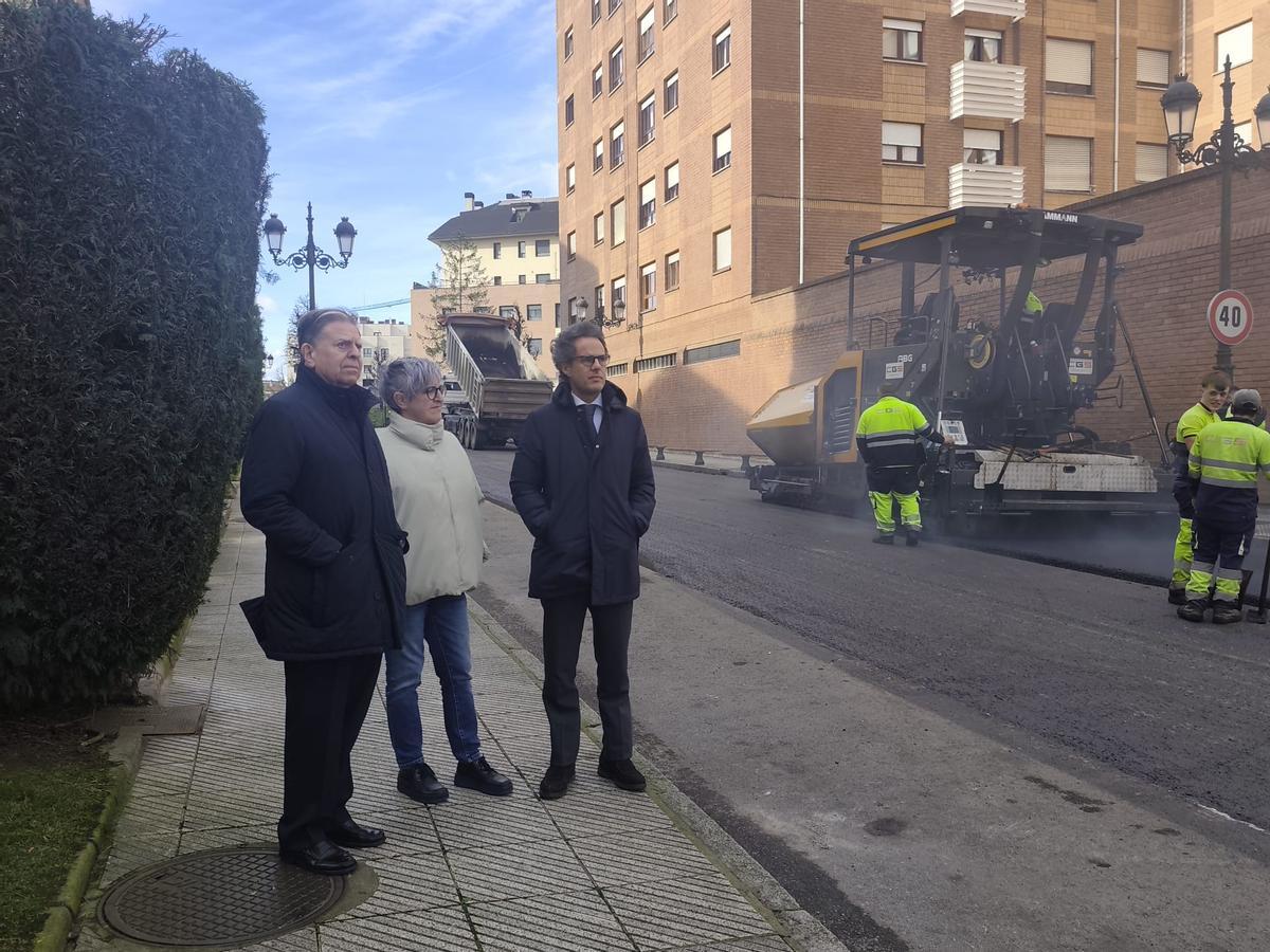 Por la izquierda, Nacho Cuesta, Cristina Yebra y Alfredo Canteli.