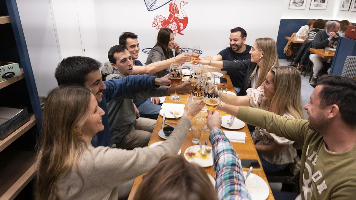 Una cena de grupo en el restaurante Tangana, en Gràcia.