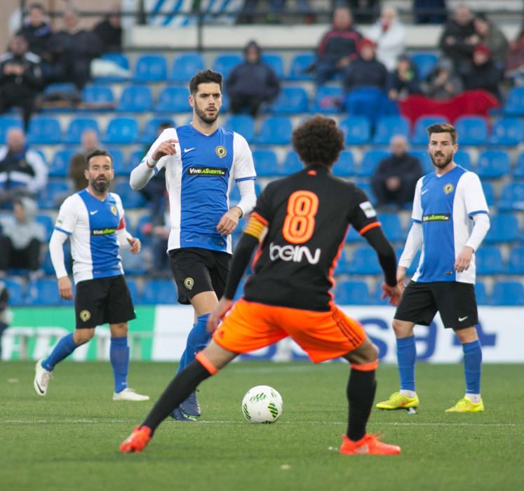 La primera parte acabó sin goles de milagro ya que el Mestalla dispuso de tres ocasiones claras y el Hércules de dos.