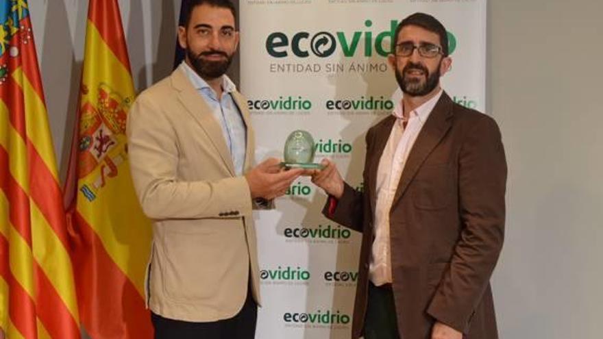 Orihuela recibe el «Iglú Verde» por aumentar un 8% el reciclaje de vidrio en 2017