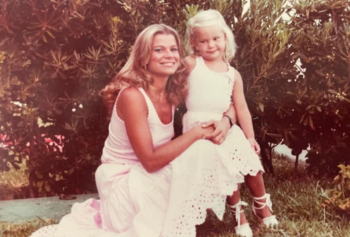 Cari Lapique y su hija Caritina en los años 80.