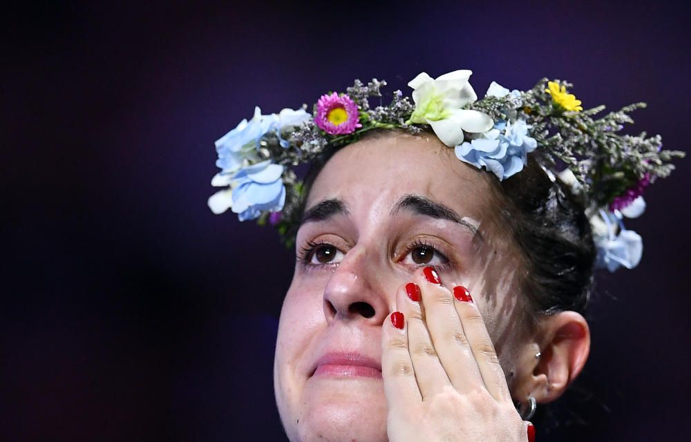 La jugadora española Carolina Marín se convirtió hoy en la deportista con más Mundiales de Bádminton de la historia tras lograr su tercer título al ganar a la india Pusarla Sindhu.