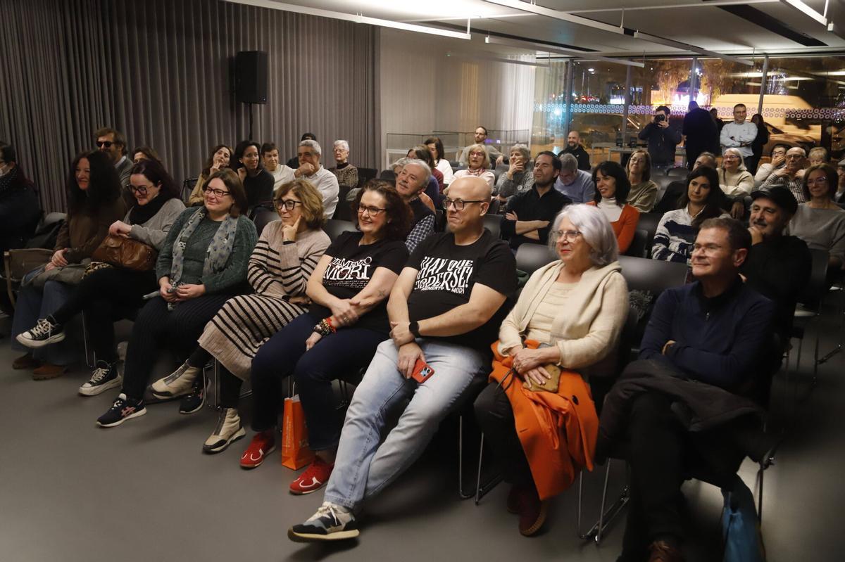El público llena la sala con uno de los autores más esperados del Cordoblack