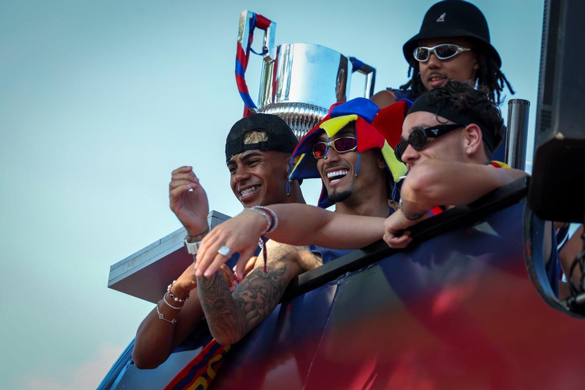 ¡De locos! Las mejores imágenes de una ciudad entregada al Barça