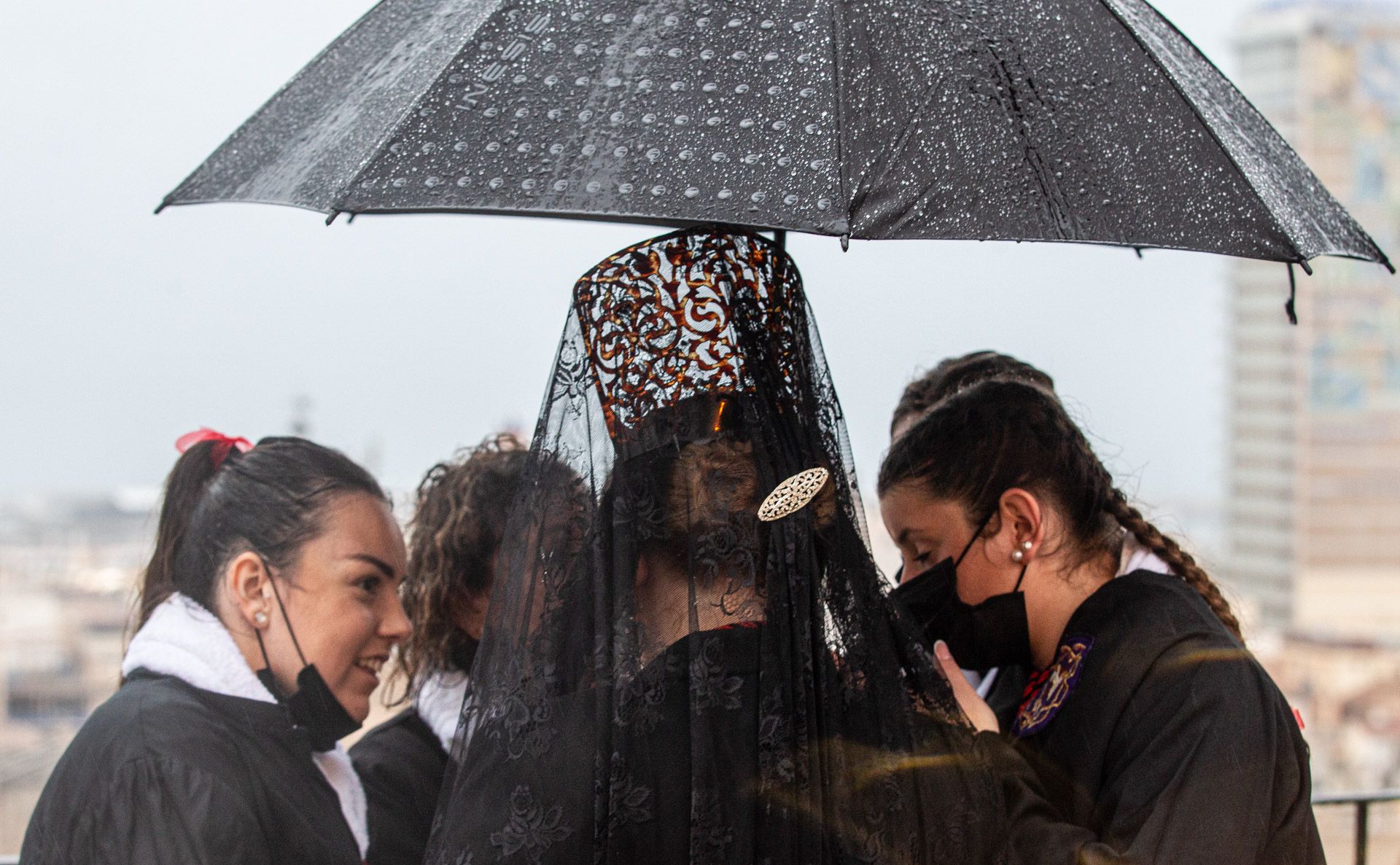 La lluvia no puede con Santa Cruz