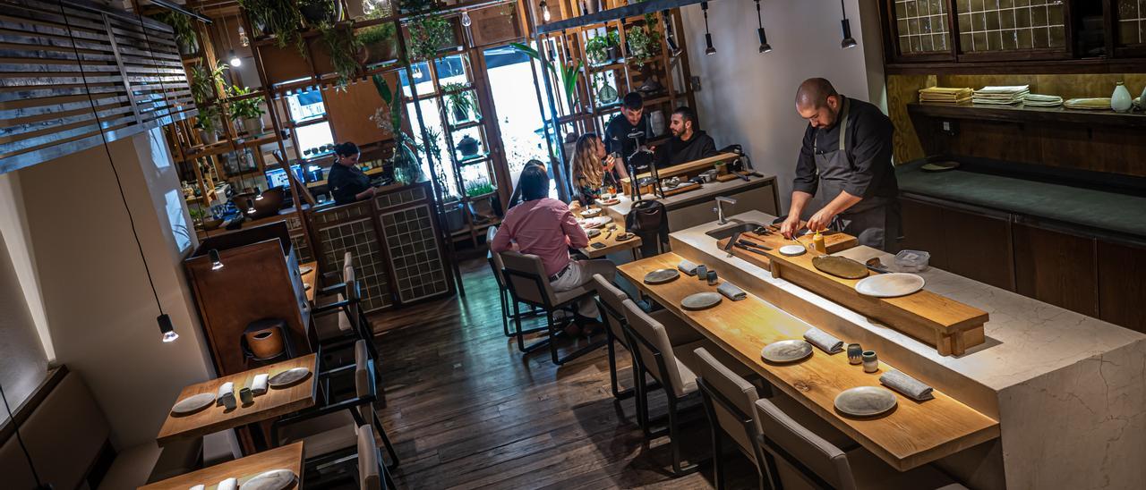 El comedor de Alapar, con la barra.