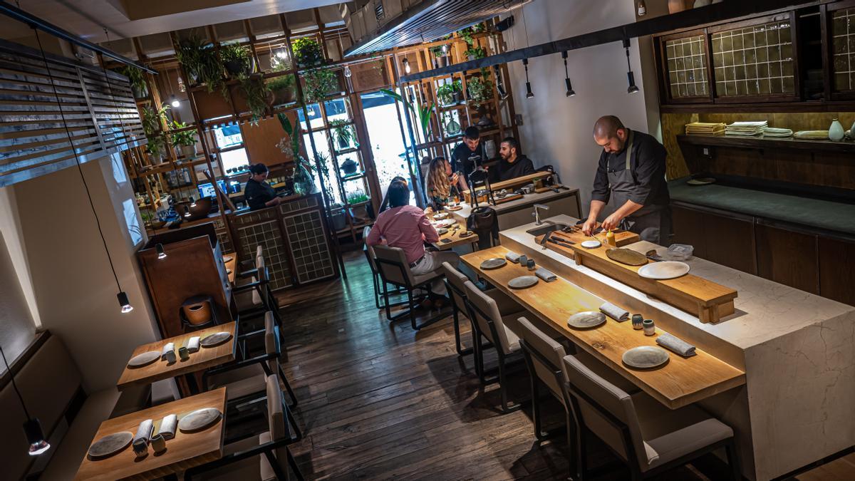 El comedor de Alapar, con la barra.