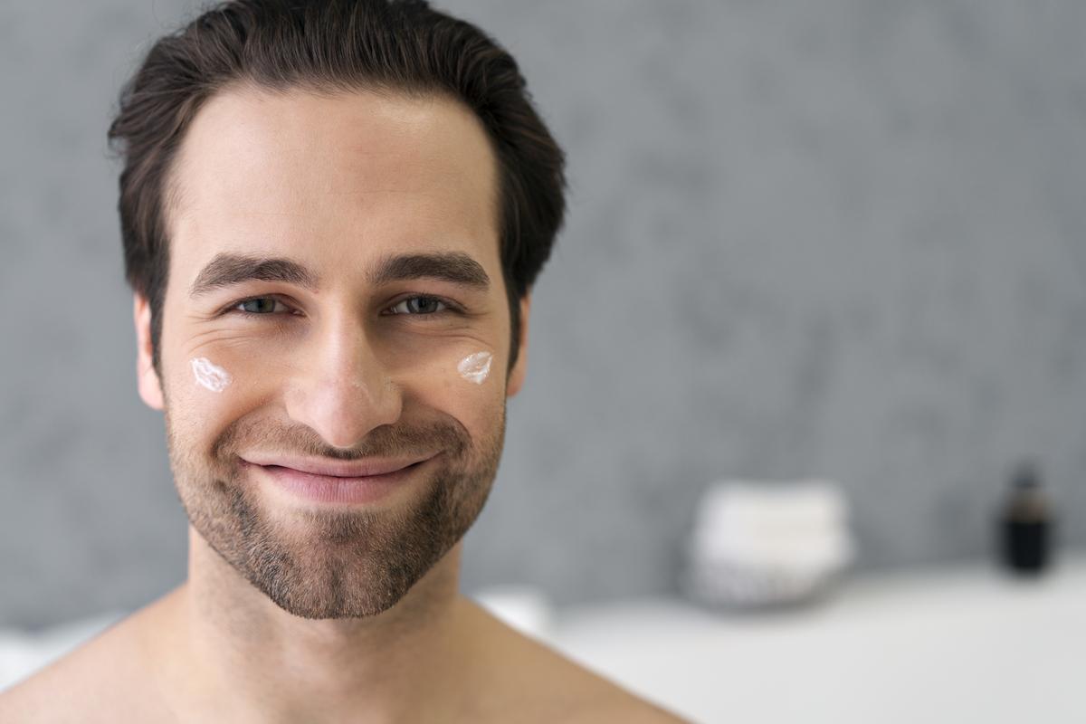 Este es el sérum con crema solar favorito en hombres de 35