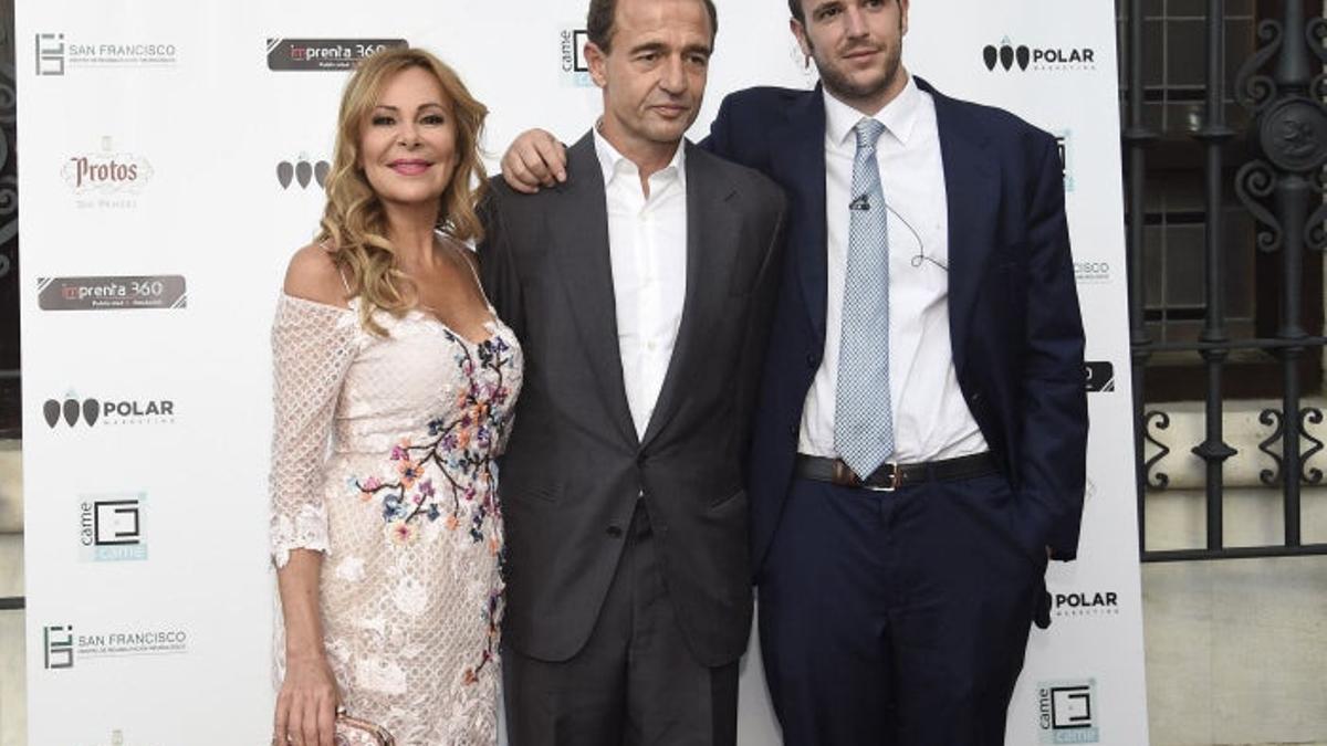 Aless Lecquio junto a Ana Obregón y Alessandro LEcquio, en 2016