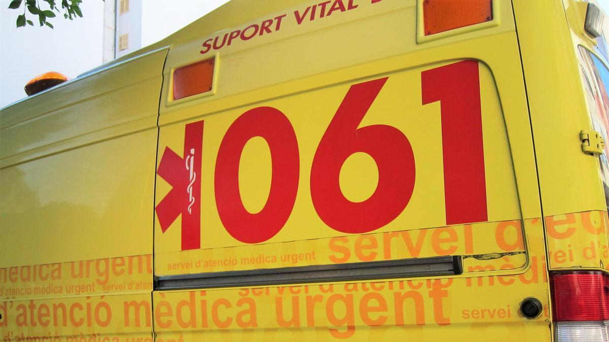 Trasladan al hospital de Toledo a una niña de 3 años hallada inconsciente en una piscina
