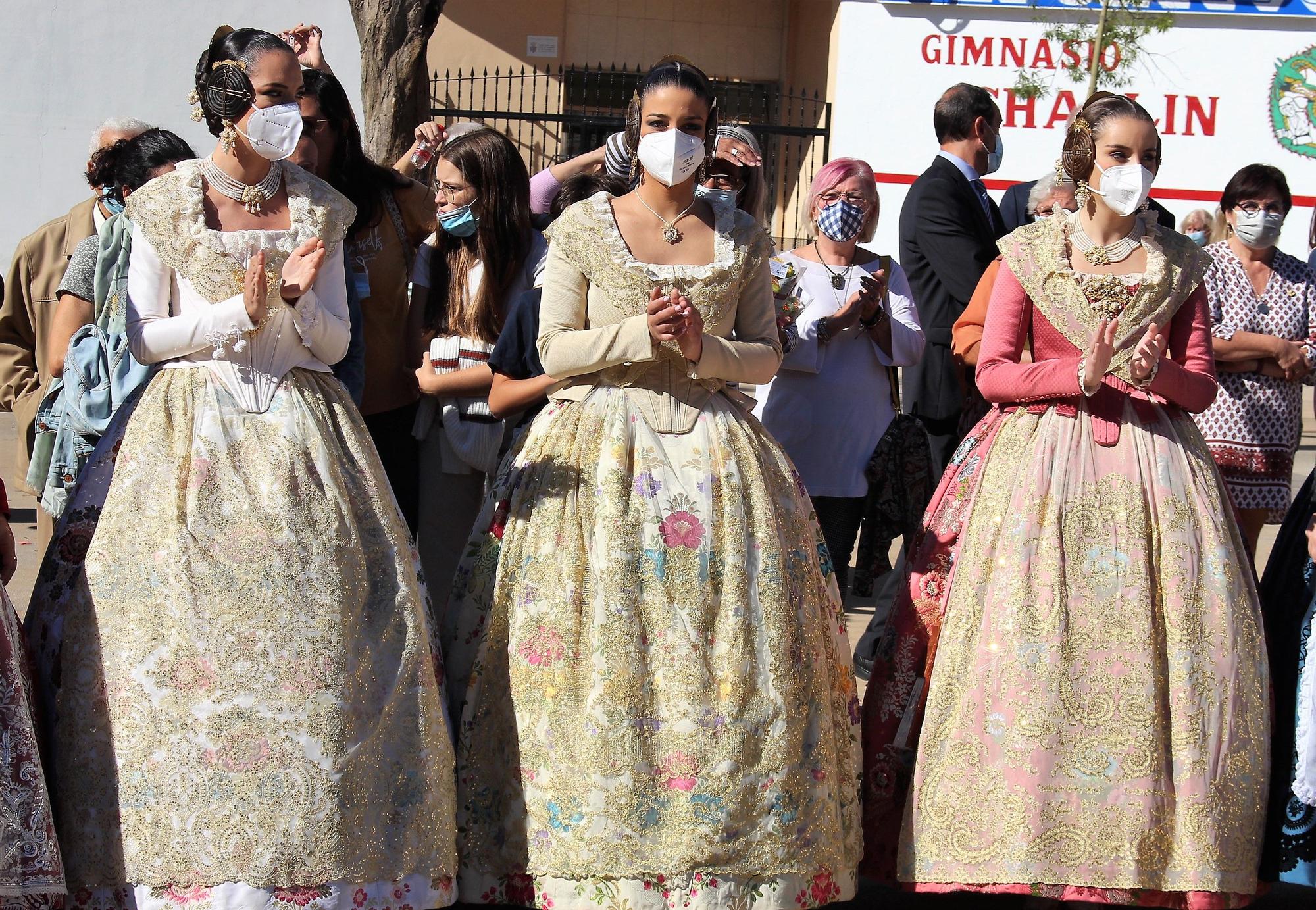 Carmen, Nerea y las cortes acompañan a las fallas de Quart y Xirivella en la procesión de la Senyera