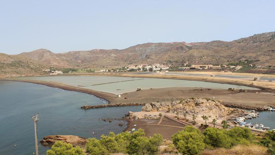 Vecinos y ecologistas rechazan la propuesta del Ministerio para el sellado total de la Bahía de Portmán