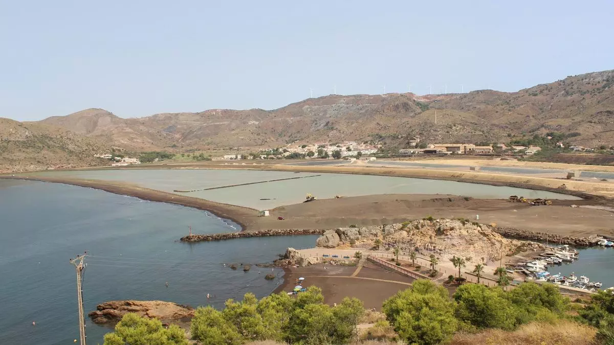 Dos playas de la Región vuelven a suspender con 'banderas negras'