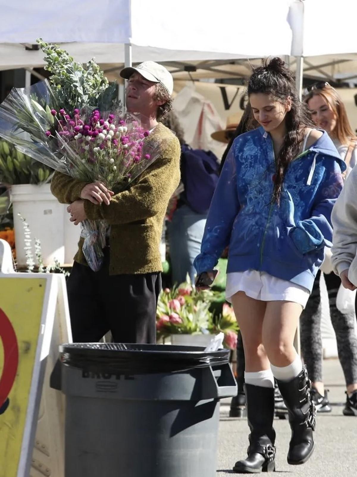 Jeremy Allen White y Rosalía juntos en Los Angeles ayer.