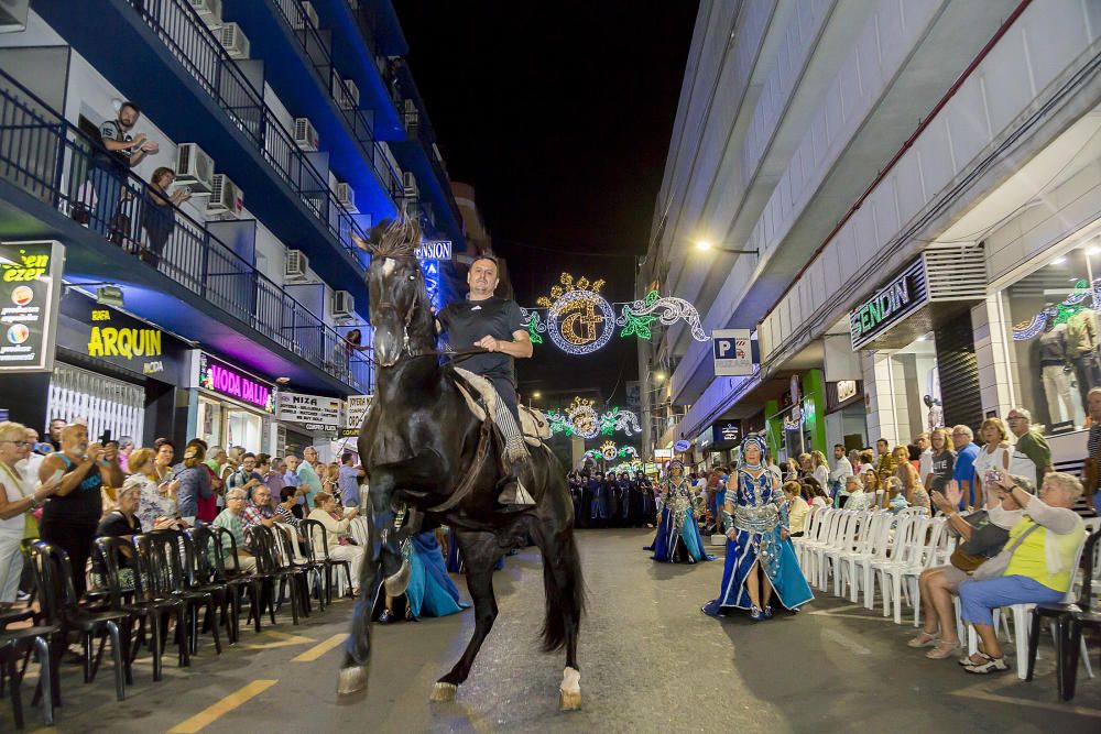 Benidorm se rinde a los pies de la cruz