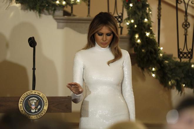 El arriesgado look de Melania Trump con vestido de lentejuelas blancas de Celine