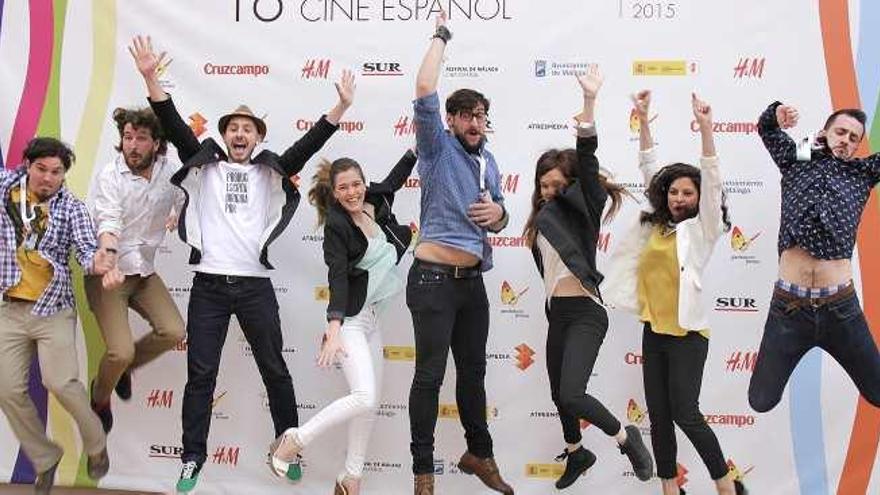 El equipo de «Muchos de pedazos de algo», ayer en el «photocall» del Cine Albéniz.