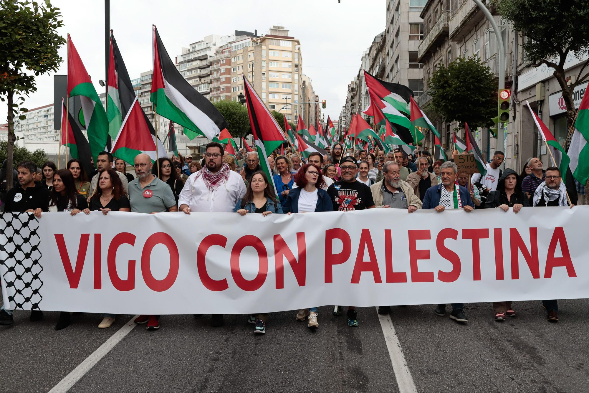 Las imágenes de la multitudinaria manifestación en Vigo contra el «genocidio» de Israel sobre Palestina
