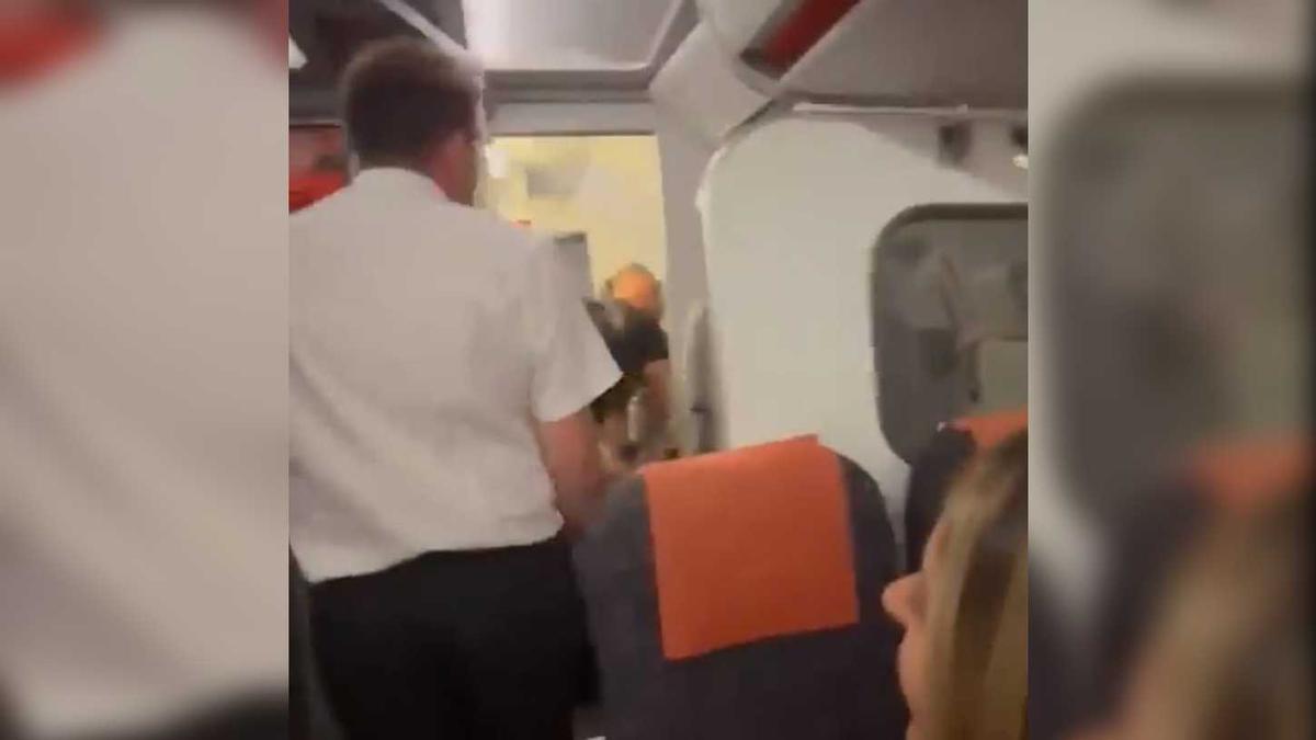 Enxampen una parella tenint sexe en un avió d'EasyJet amb destí Eivissa