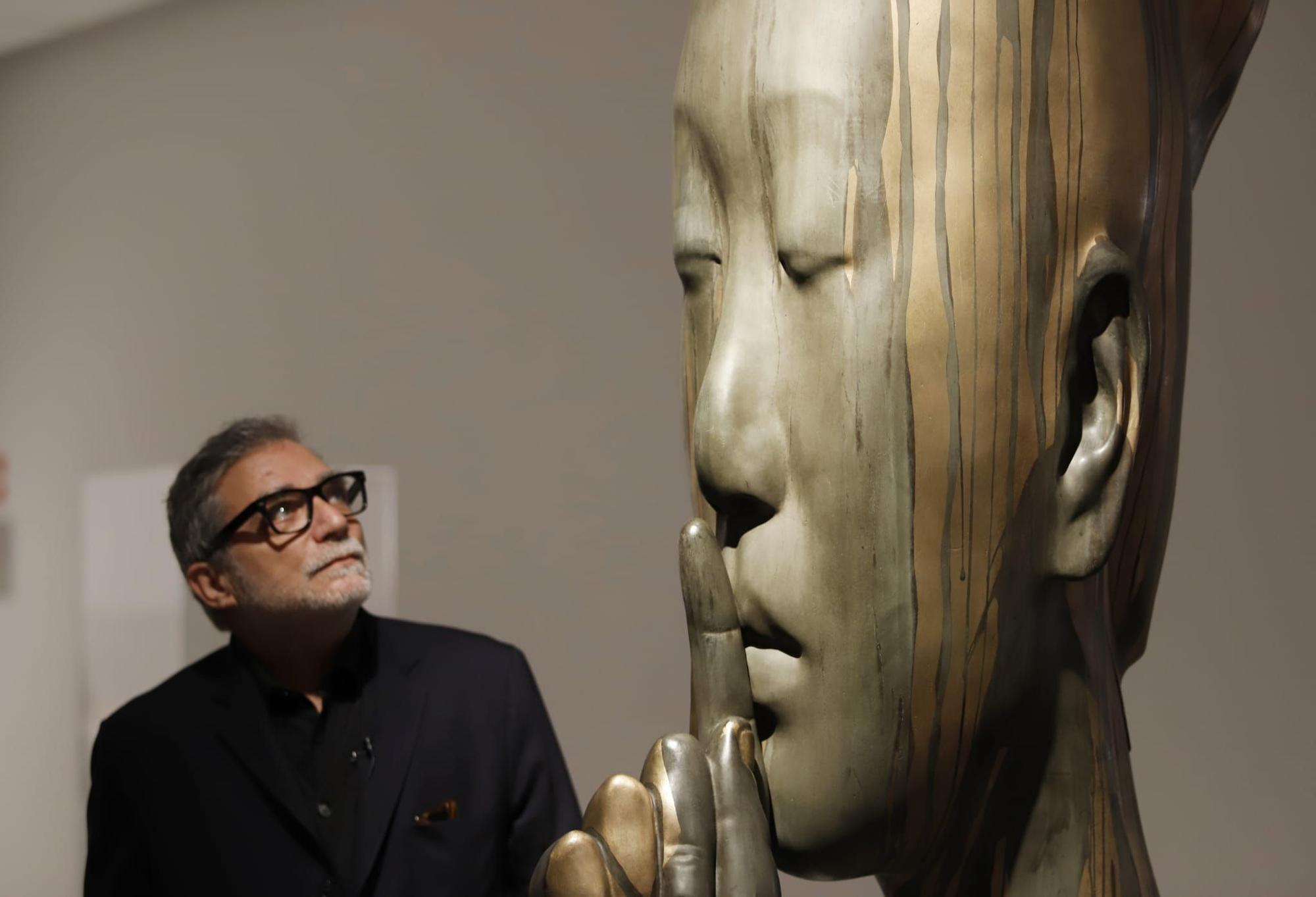 Jaume Plensa en su exposición 'Poesía del silencio' en la Fundación Bancaja