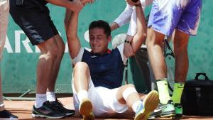 Almagro llora desesperado en la pista, ayer tras lesionarse.