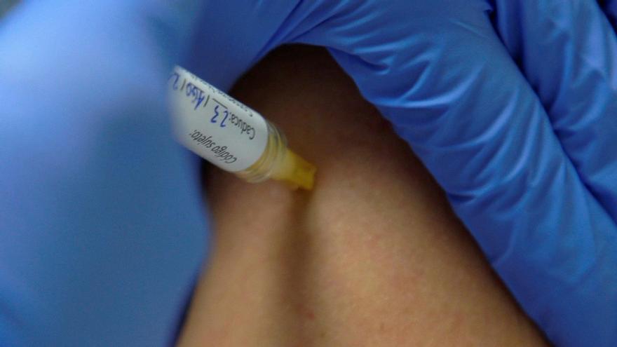 La vacuna de Hipra podría recibir en pocos días el visto bueno para la tercera fase de ensayo
