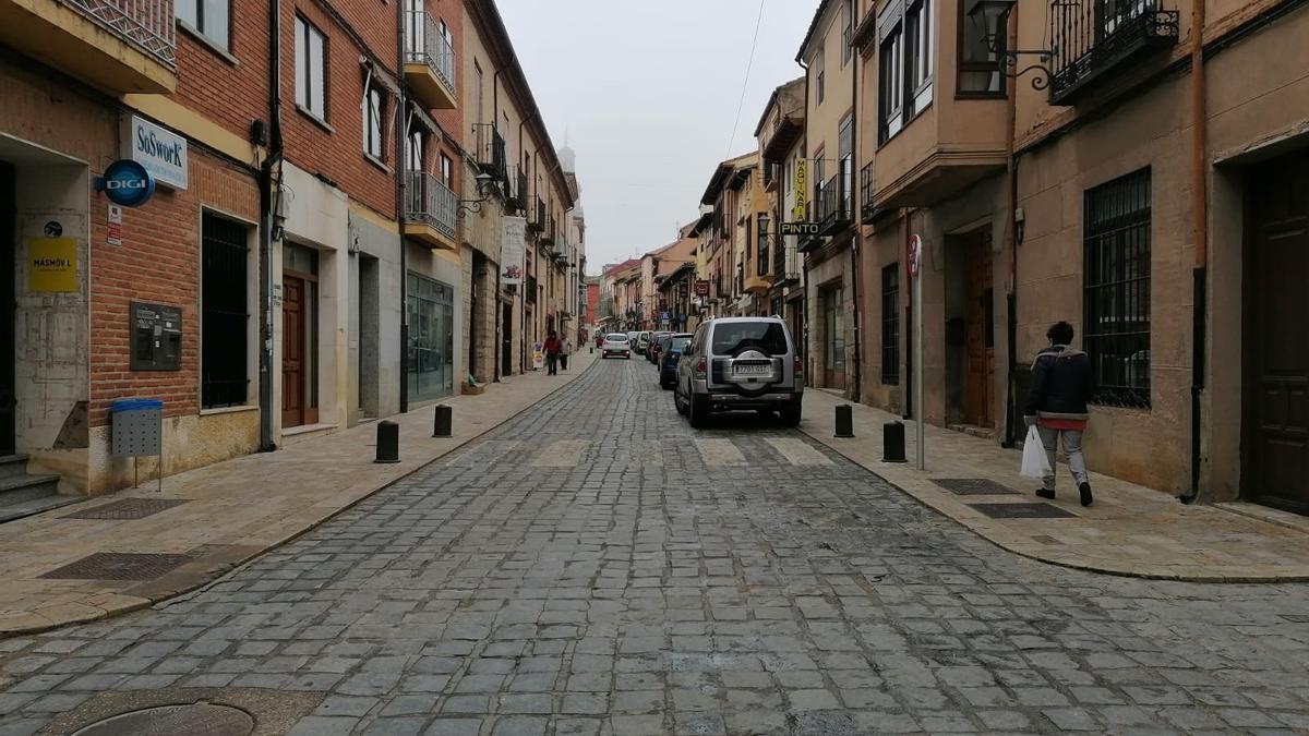 Calle Corredera de Toro, cuya renovación ha sido excluida del presupuesto