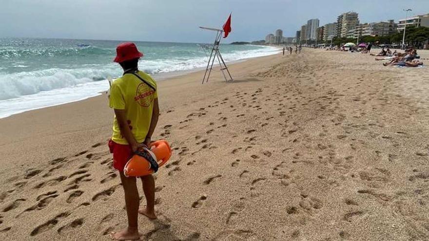 Un home de 23 anys mor ofegat a Platja d&#039;Aro rebolcat per la força de les onades