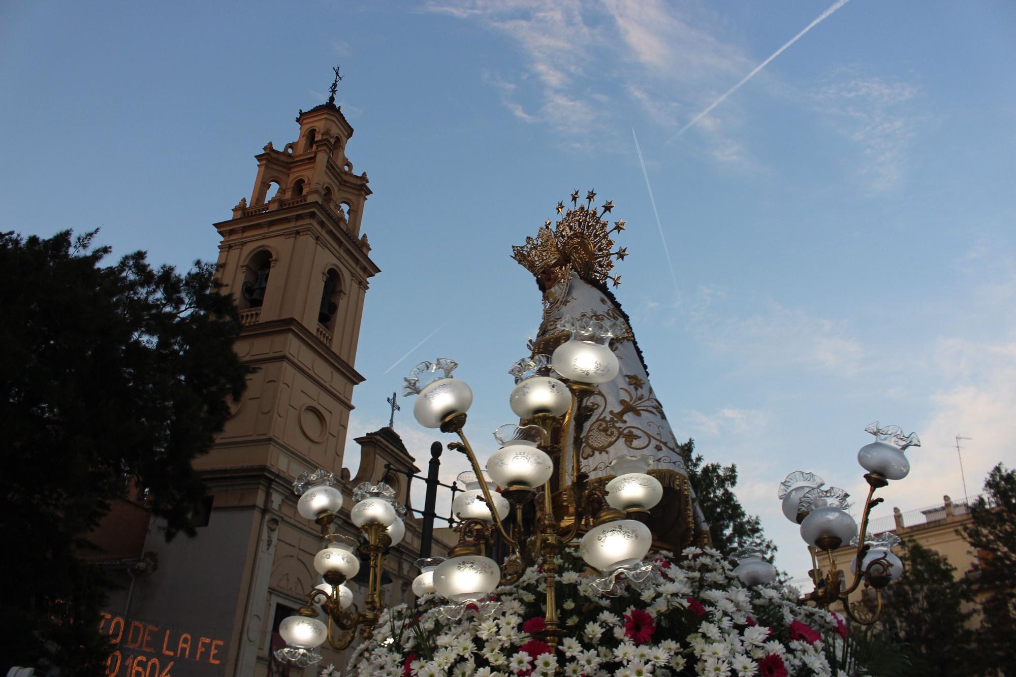 Carmen, Nerea, las cortes y las fallas de Zaidía acompañan al Cristo de la Fe