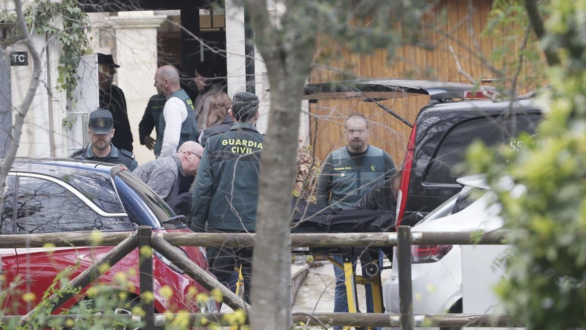 Agentes de la Guardia Civil en el lugar de los hechos.
