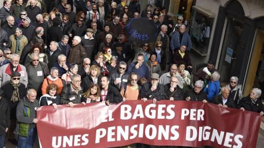 Manifestació per la revalorització de les pensions, a Manresa