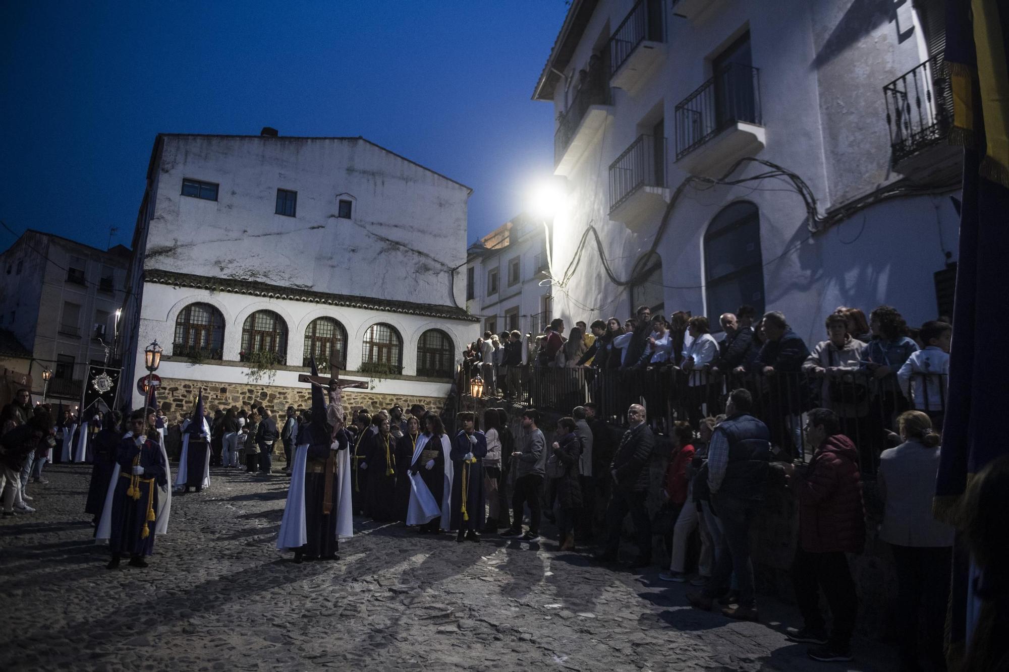 Así ha sido la procesión del Silencio del Nazareno de Cáceres