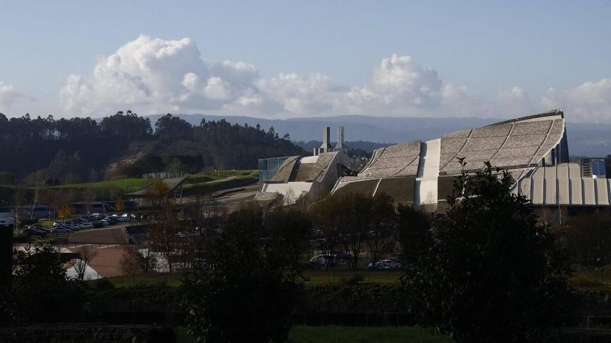 Intento de asalto a una vivienda en Santiago: le roban el DNI y las llaves en la Cidade da Cultura y tratan de desvalijar su casa