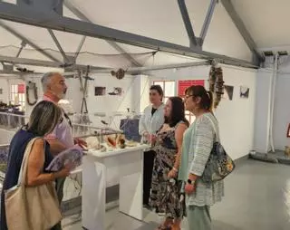 Caracolas, corales y barcos, en el siglo de la plaza de abastos canguesa