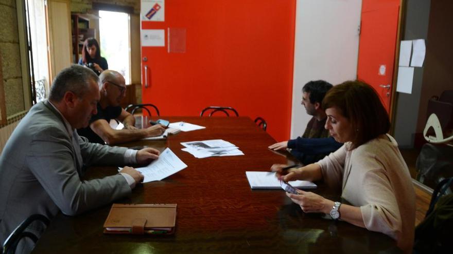 Un momento da reunión desta tarde en Bueu. / Gonzalo Núñez