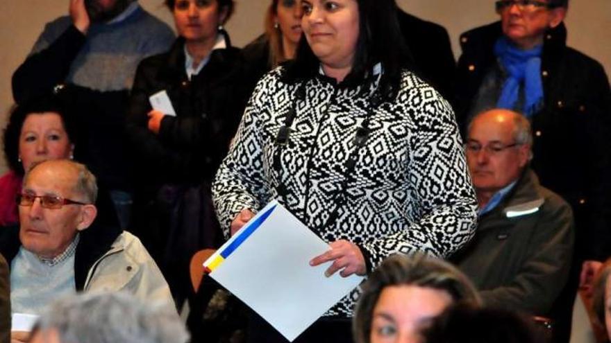 La presidenta de Zona Aberta, Rocío Louzán, llegó tarde a su intervención en el pleno.  // Iñaki Abella