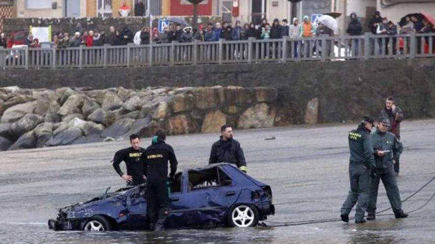 Hallan hundido en el puerto de A Guarda  el coche de un desaparecido sin nadie dentro